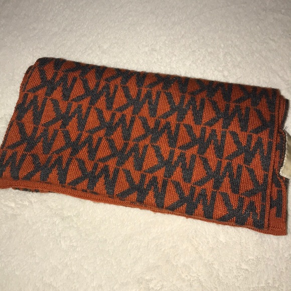 🚨🔥Michael By Michael Kors Scarf🔥🚨 - Picture 4 of 4